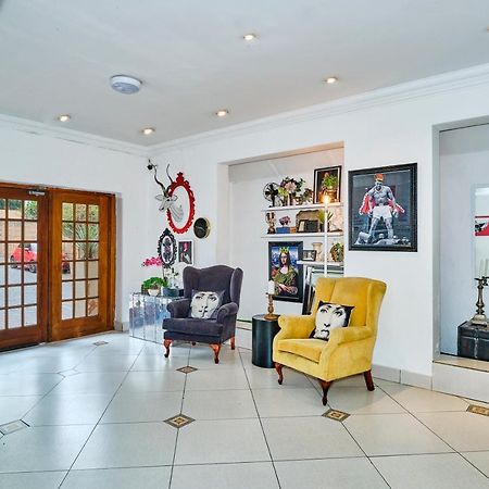 Inn & Out Sandton Park Йоханнесбург Экстерьер фото