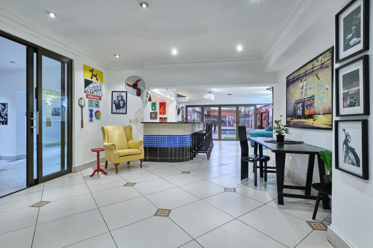 Inn & Out Sandton Park Йоханнесбург Экстерьер фото